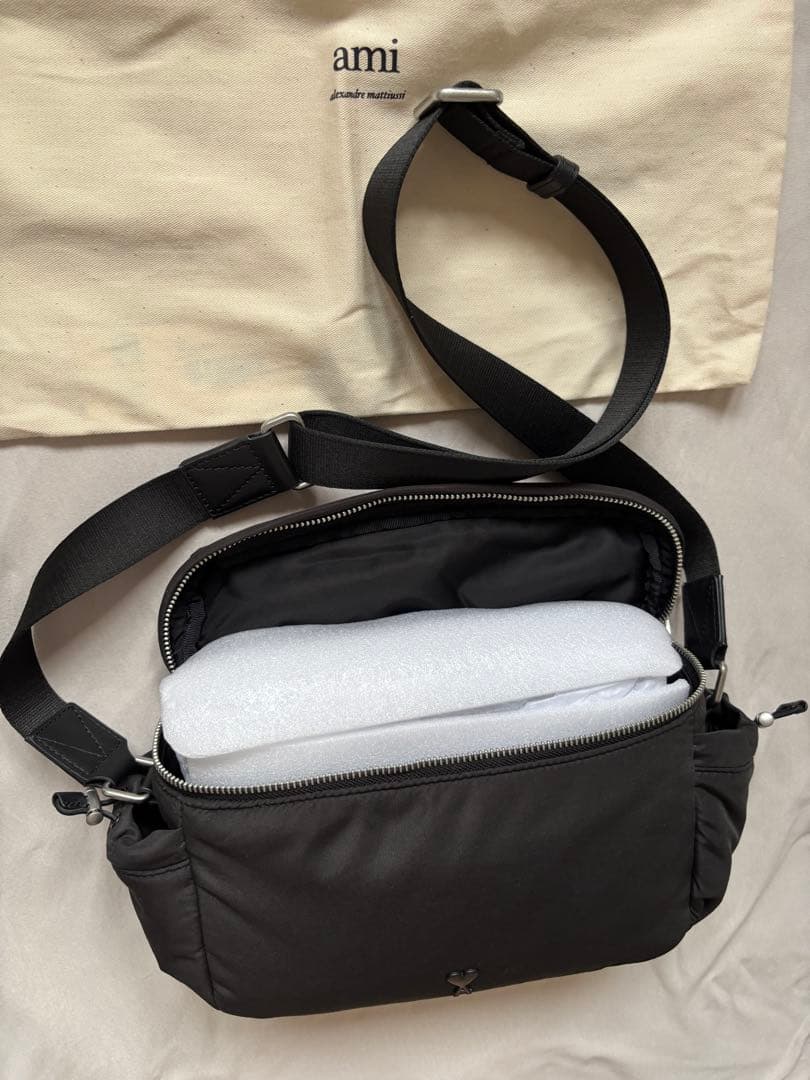 【美品】ami parisメッセンジャーバッグ