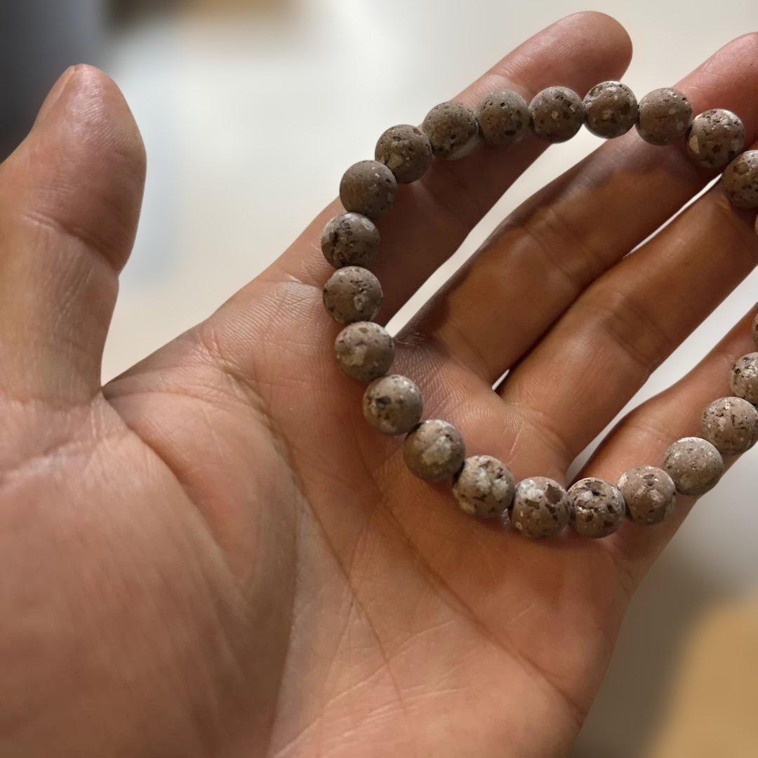 石川の医王石！ザラザラしてる！シュワーンて感じ！不思議な感覚！