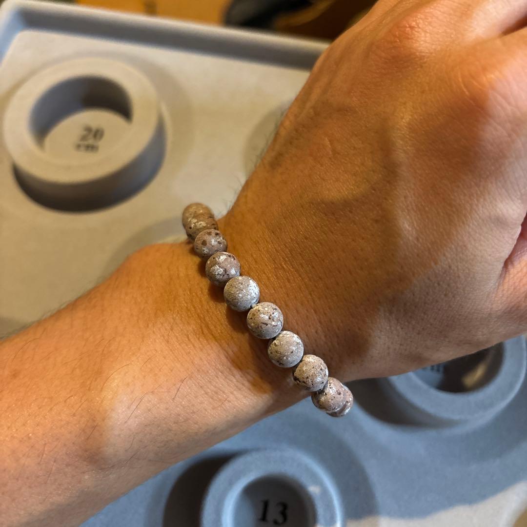 石川の医王石！ザラザラしてる！シュワーンて感じ！不思議な感覚！