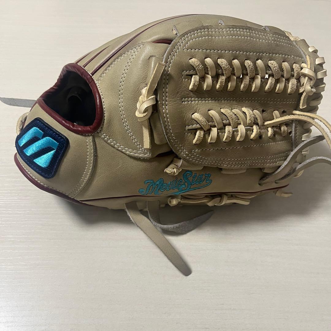 硬式ベージュグローブ Mロゴ付き