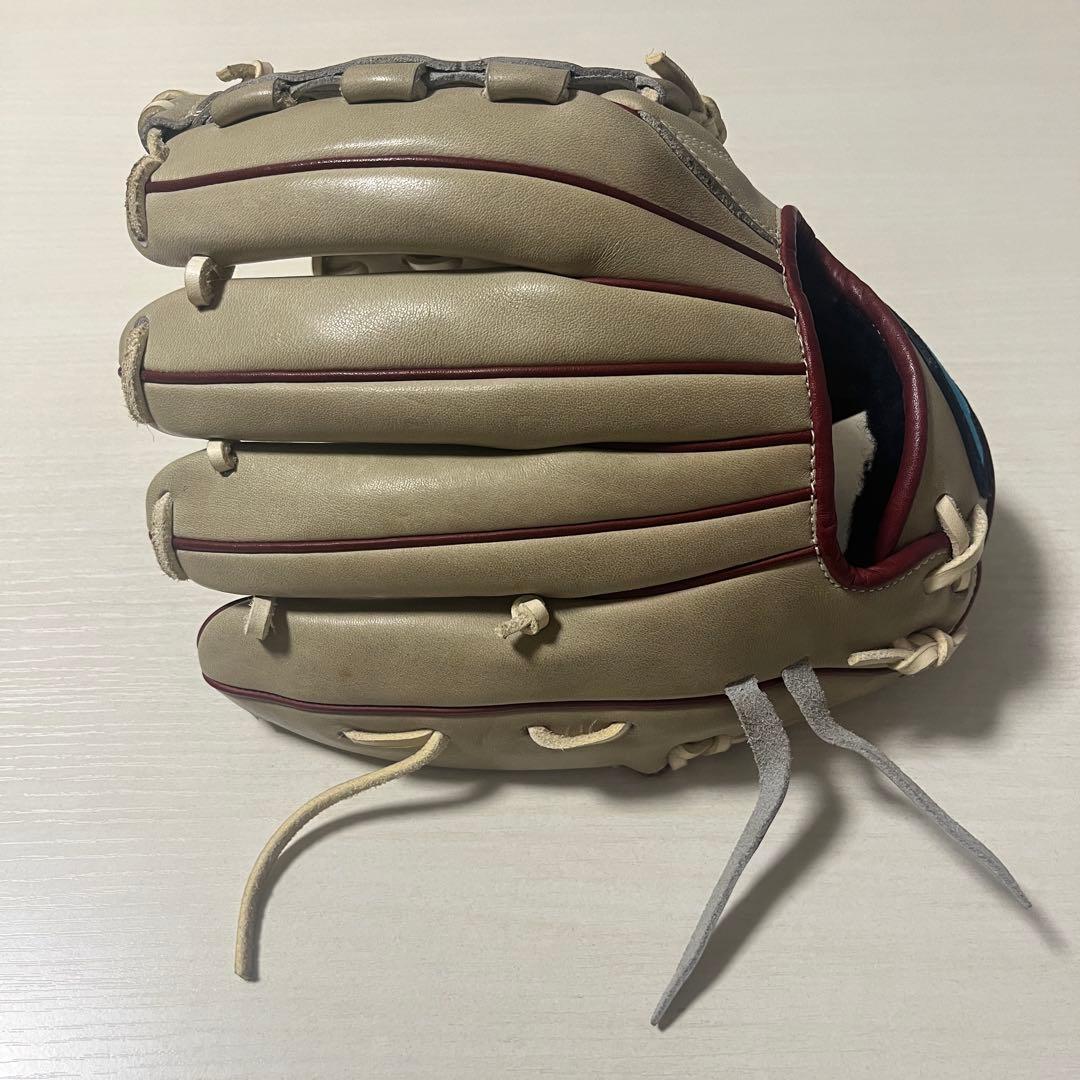 硬式ベージュグローブ Mロゴ付き