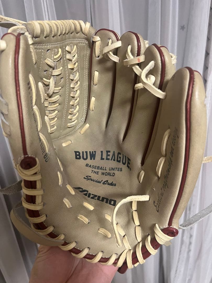 硬式ベージュグローブ Mロゴ付き