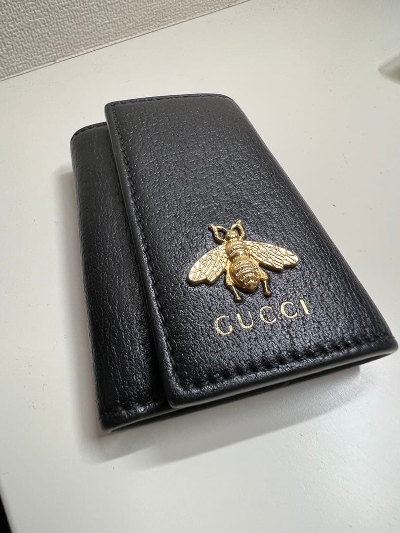 GUCCI グッチ　ブラックレザーキーケース 蜂モチーフ