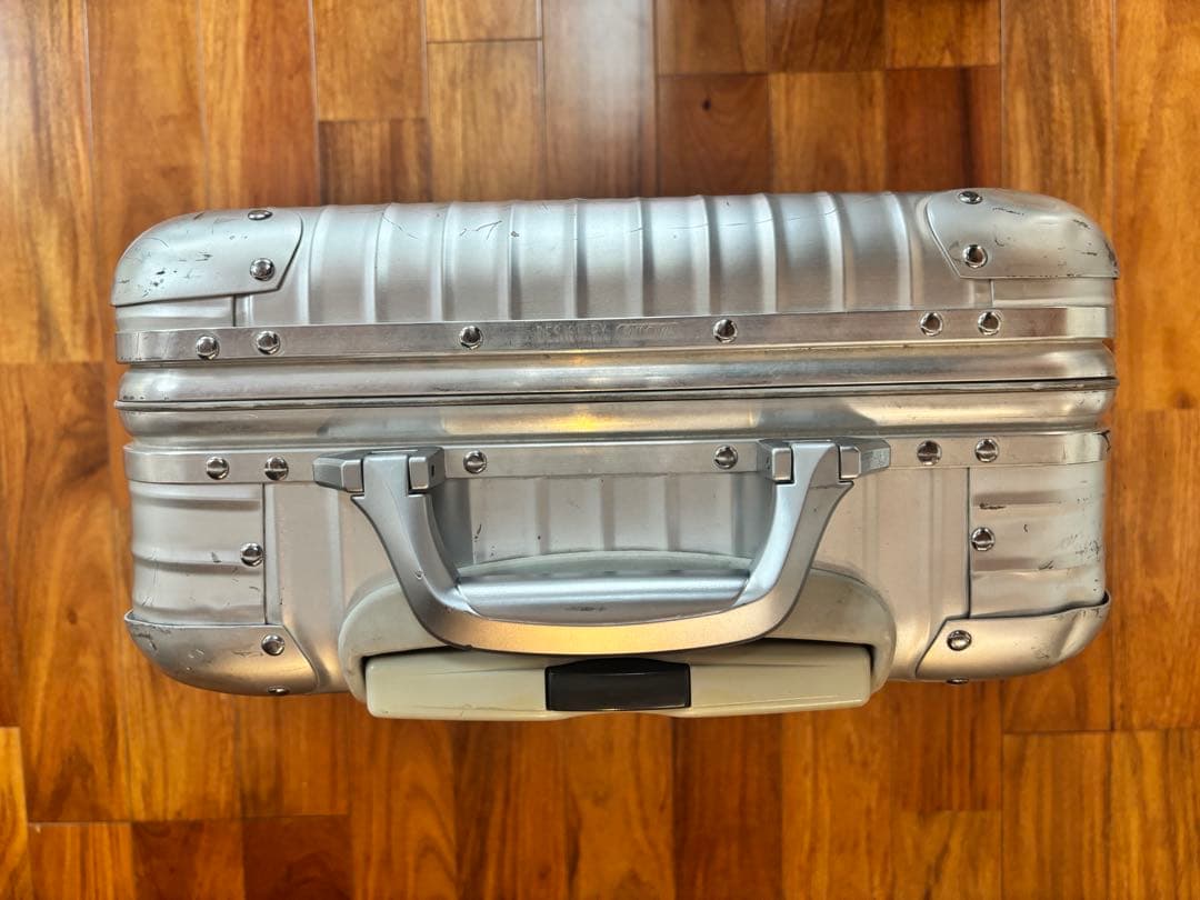 RIMOWA アルミキャリーケース 機内持ち込み可能サイズ　シルバー　二輪