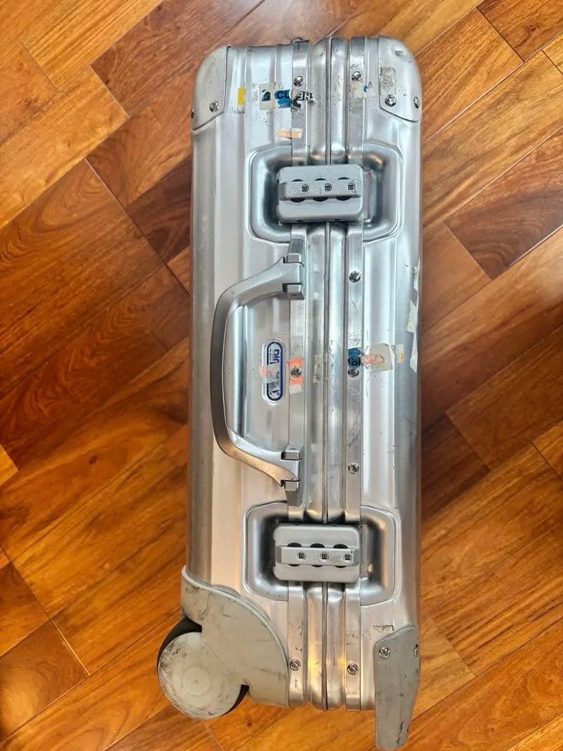 RIMOWA アルミキャリーケース 機内持ち込み可能サイズ　シルバー　二輪