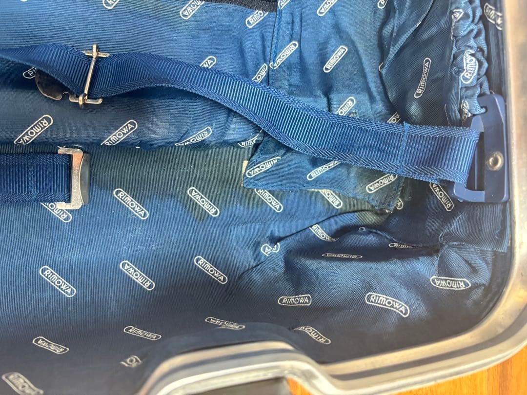 RIMOWA アルミキャリーケース 機内持ち込み可能サイズ　シルバー　二輪