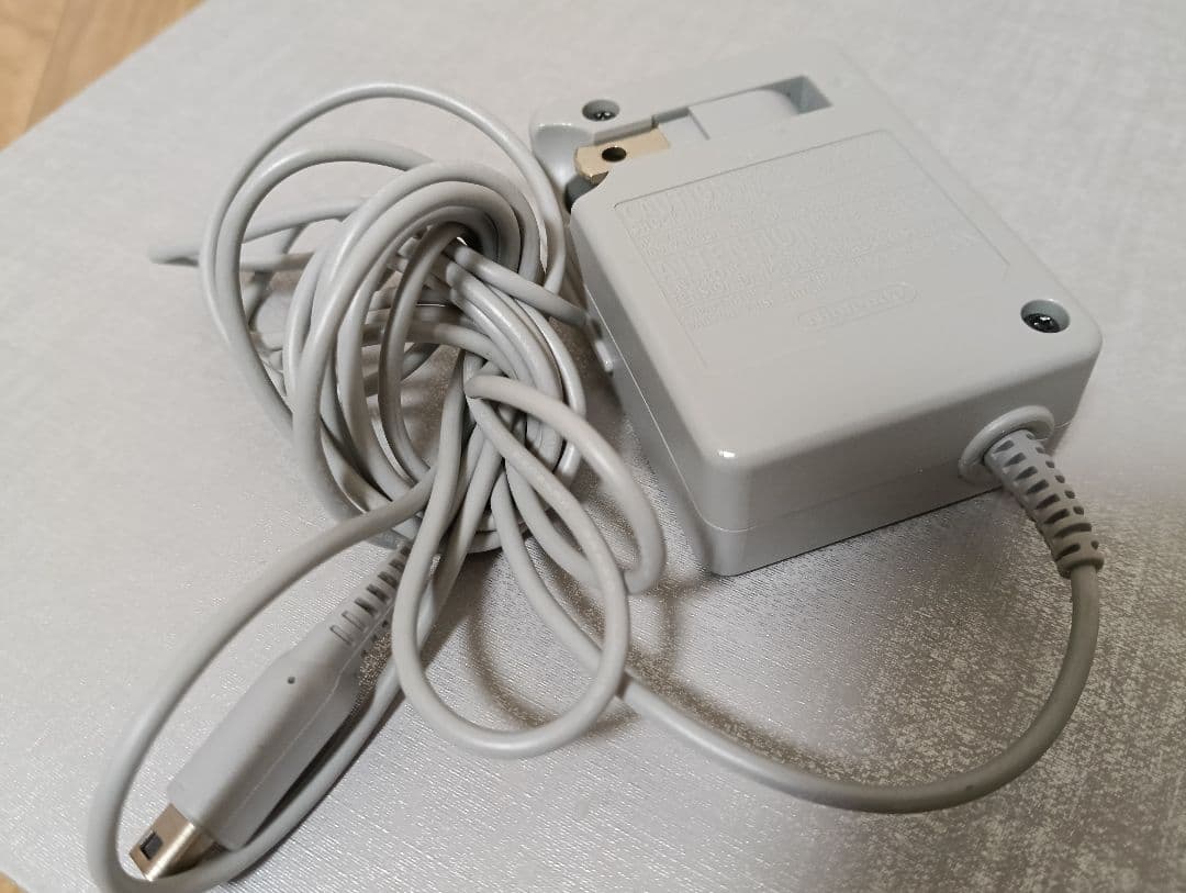 【美品】ニンテンドーDSi LLブラック 本体（純正ケース付き）