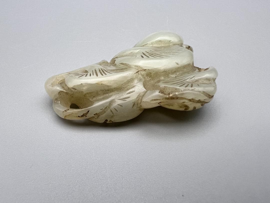 お酒大好き古玉　和田玉　松彫　根付　手彫　重量約22g