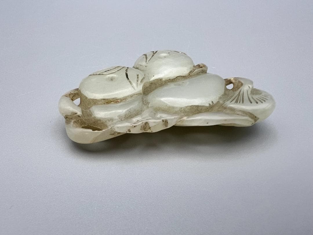 お酒大好き古玉　和田玉　松彫　根付　手彫　重量約22g