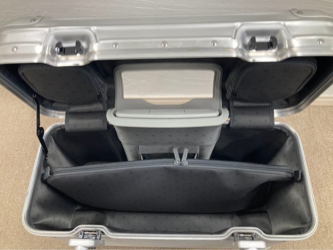 RIMOWA パイロット スーツケース（購入の前にコメントください）