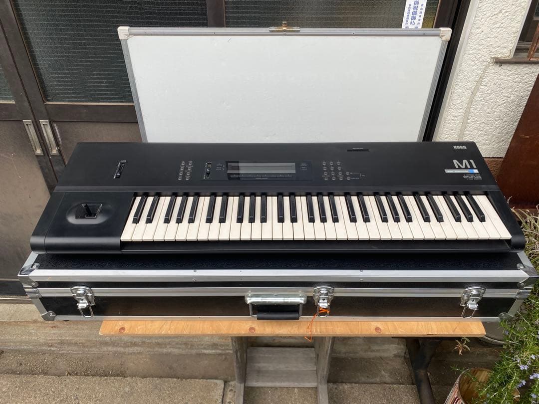korg m1 シンセサイザー　ハードケース　電源コンセント　美品　中古品