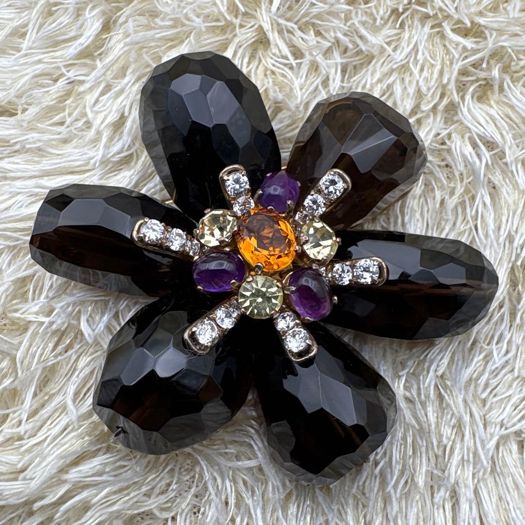希少 グッチ カラーストーン フラワー クリスタル ブローチ - メルカリ