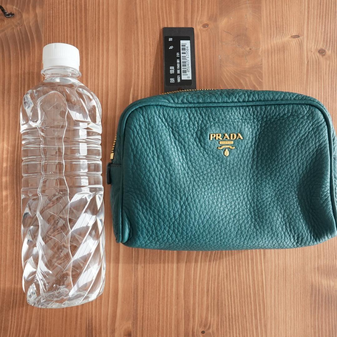 し*み様 PRADA グリーンレザーポーチ