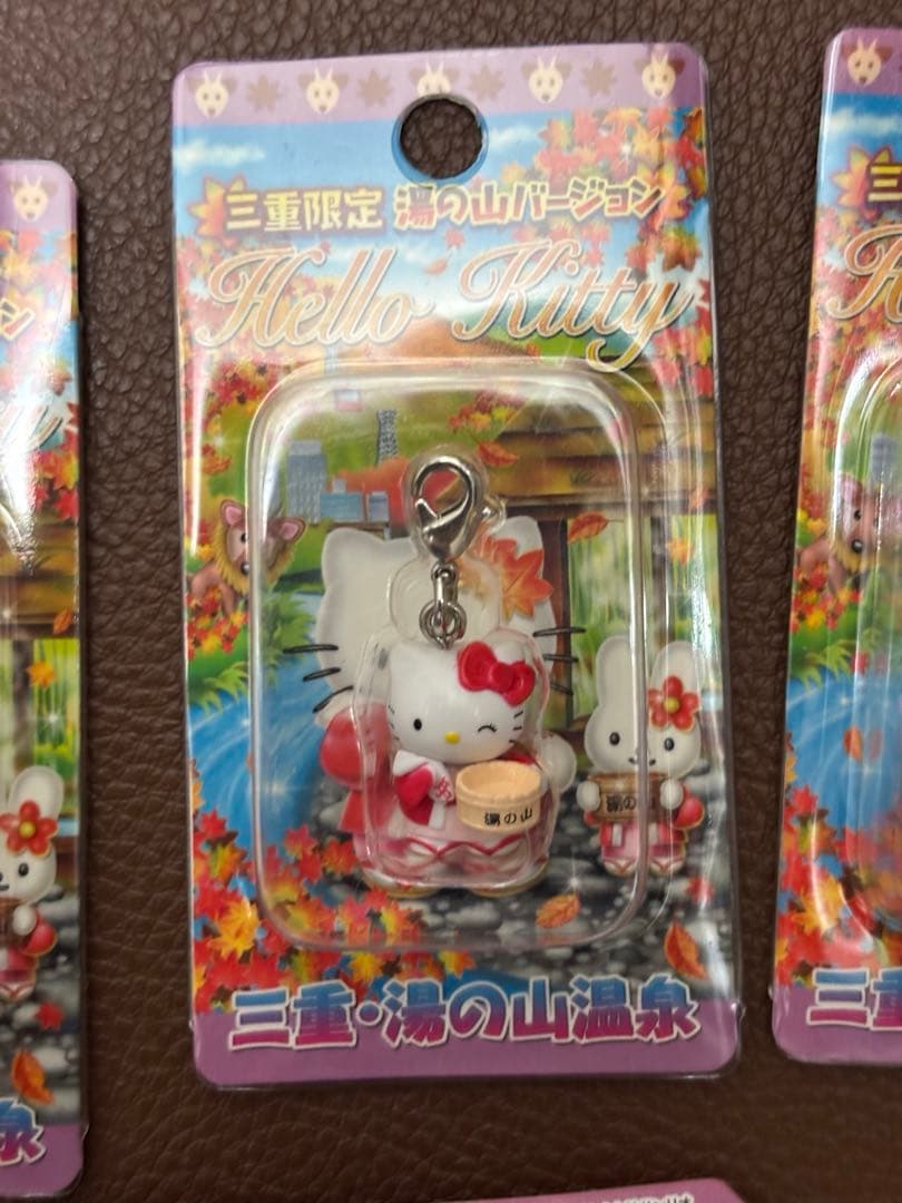 ハローキティ　ご当地限定グッズ ストラップ4個　チャーム11個　セット