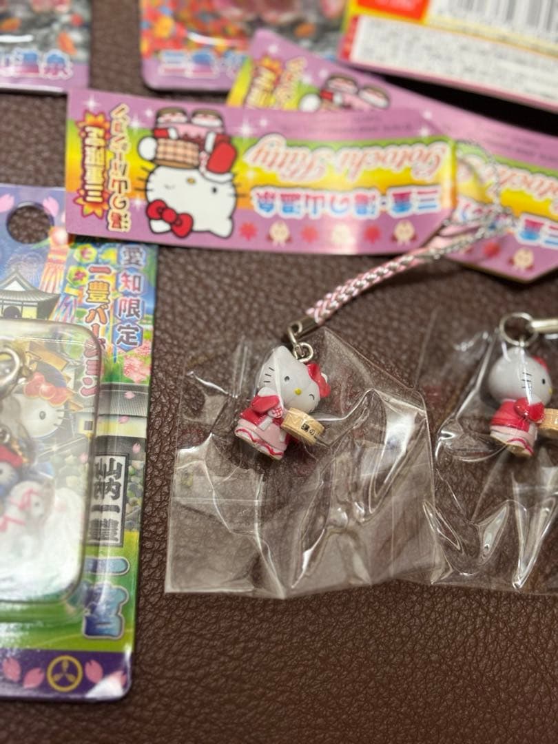 ハローキティ　ご当地限定グッズ ストラップ4個　チャーム11個　セット