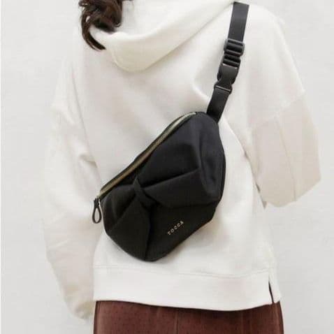 【美品】【TOCCA】撥水 RIBBON KNOT ボディバッグ ナイロン