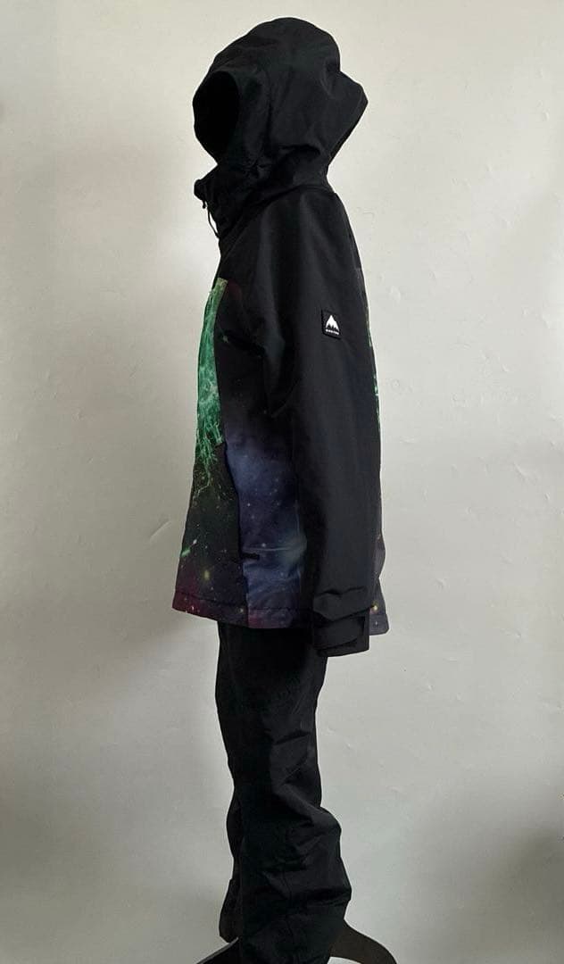 BURTON子ども用スノーボードウェア 上下セット宇宙柄黒　上S下M