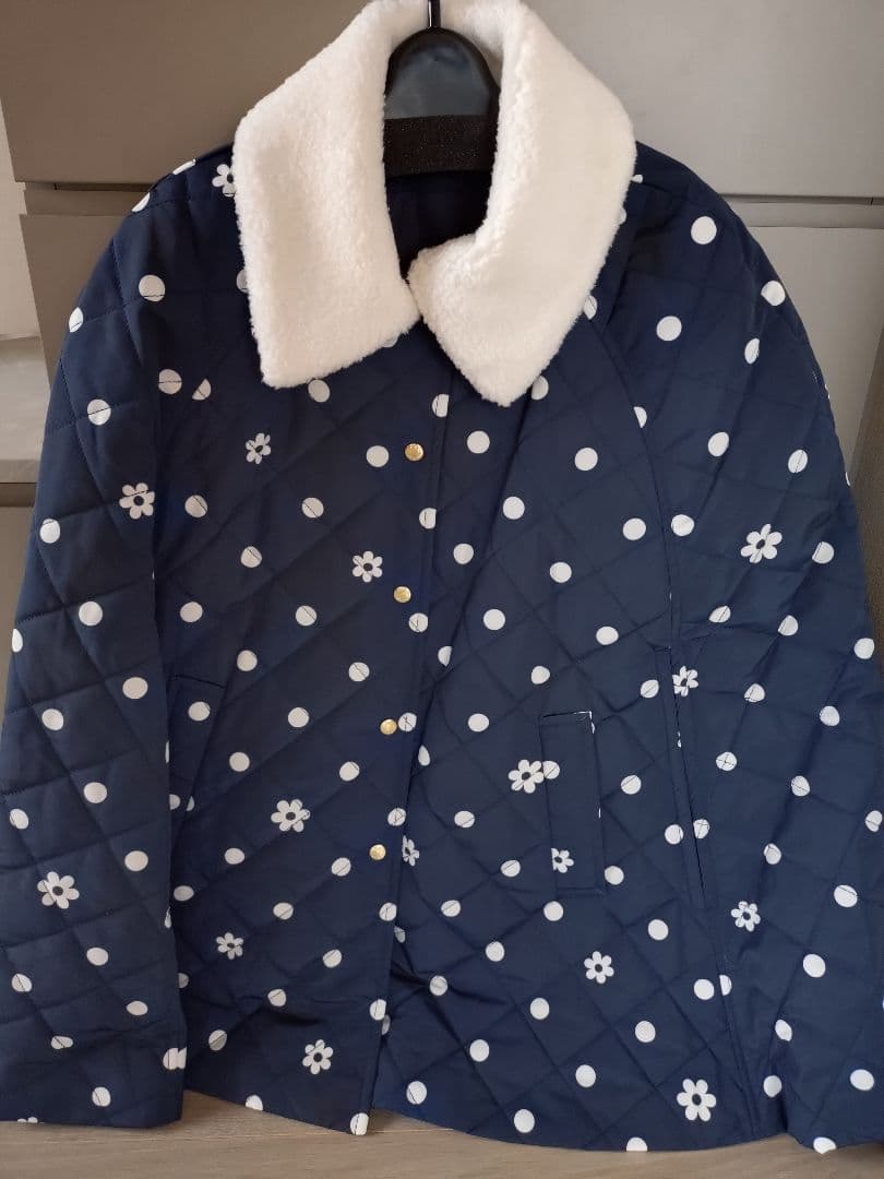 ２点セット　ロージーモンスター フラワードットキルティングケープ　ブラック