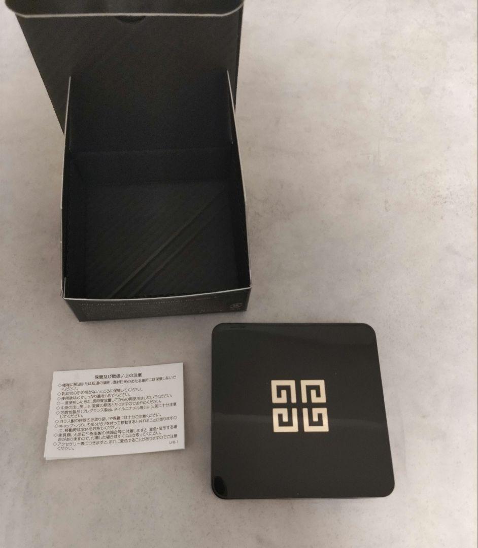 GIVENCHY（ジバンシイ）ソワンノワールUV コンパクト