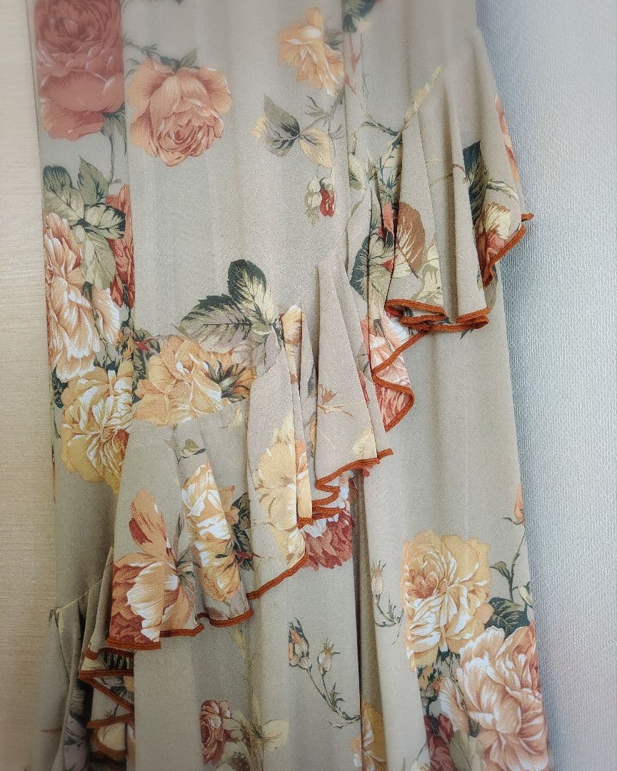 フラメンコ衣装　ベージュ花柄　ワンピース&シージョ　シージョ止めオマケ付