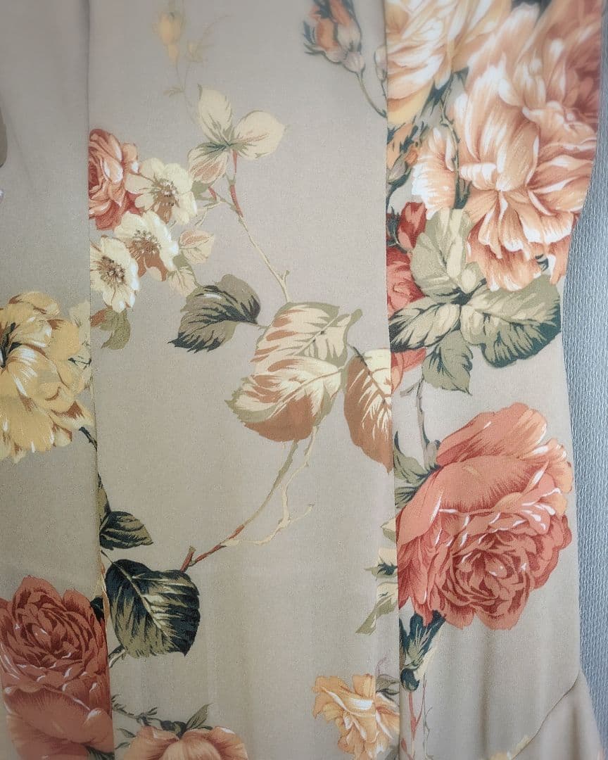 フラメンコ衣装　ベージュ花柄　ワンピース&シージョ　シージョ止めオマケ付