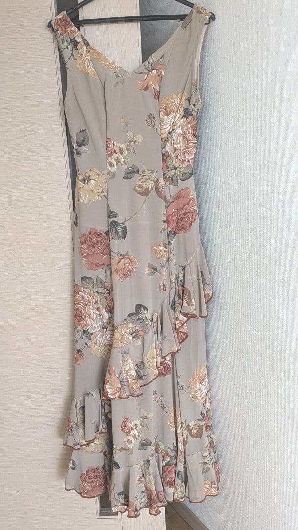 フラメンコ衣装　ベージュ花柄　ワンピース&シージョ　シージョ止めオマケ付