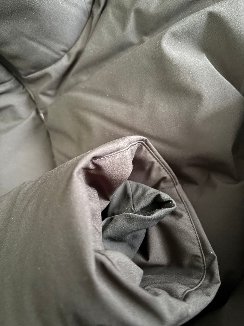 し*ん様 【UNIQLO】ユニクロシームレスダウンパーカ ダウンジャケット　ブラ