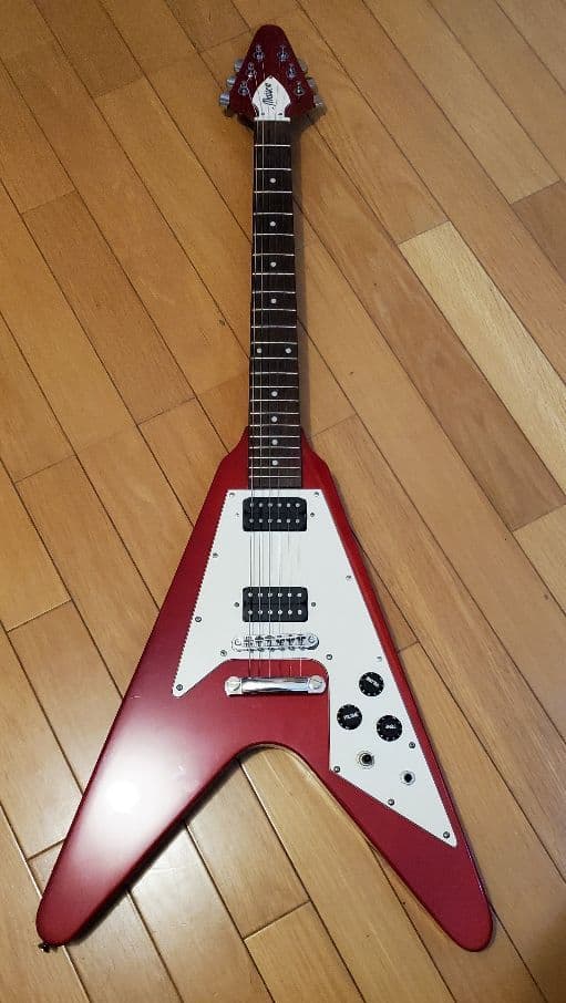 フライングV maison エレキギター 現状品 音出しOK 本体のみ - メルカリ
