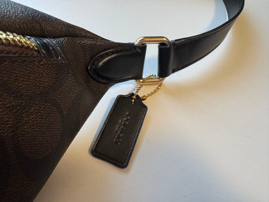 coach コーチ　肩掛けバック　ボディバック