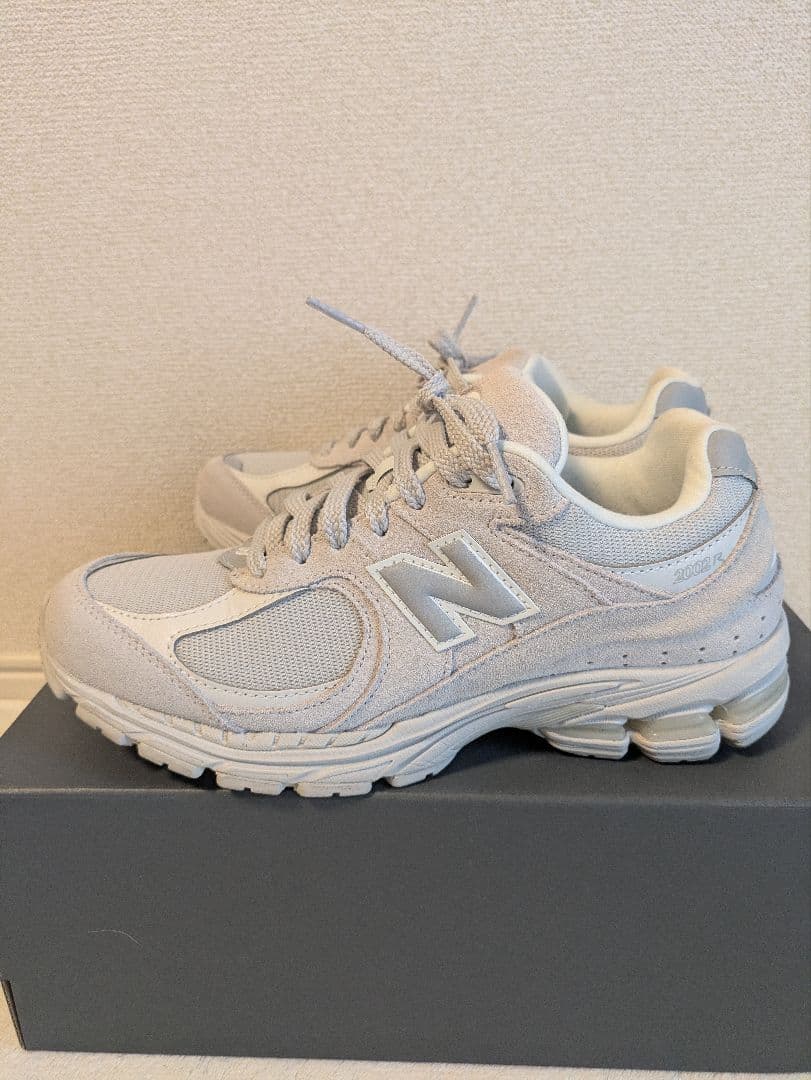 New Balance グレー スニーカー2002Ｒ