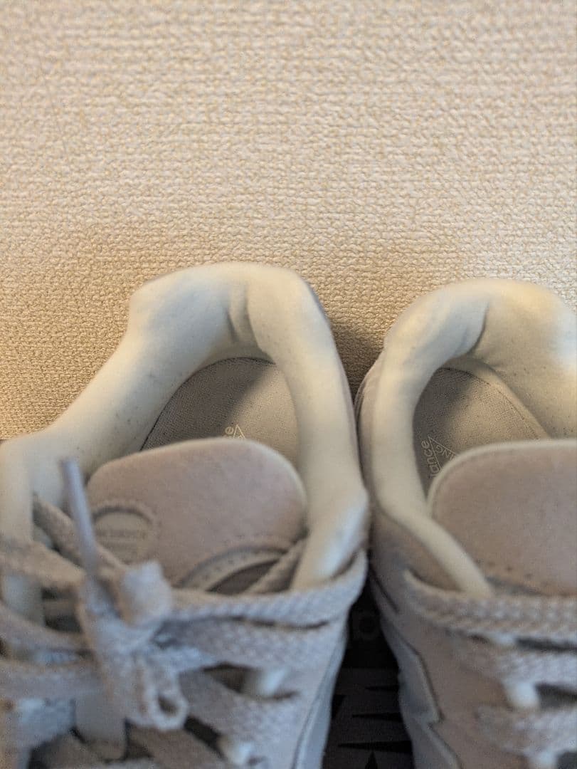 New Balance グレー スニーカー2002Ｒ