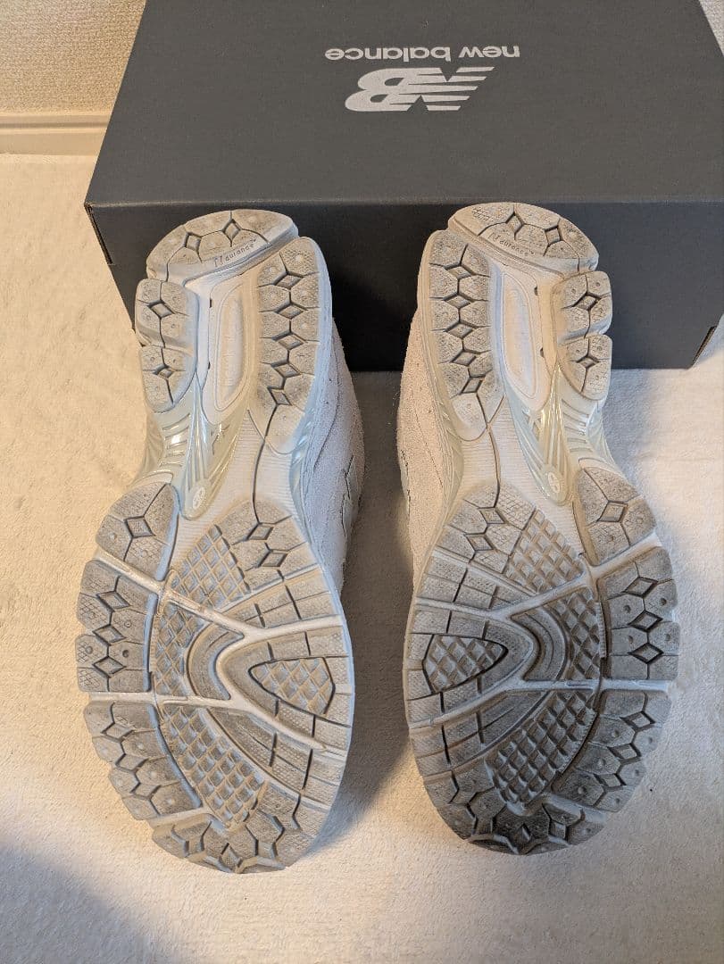 New Balance グレー スニーカー2002Ｒ