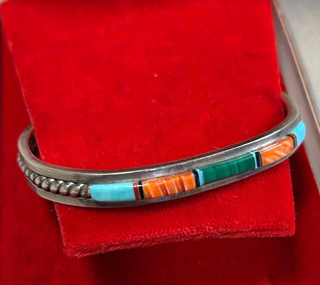 ナバホ族　ターコイズ・オレンジ他 シルバーバングル(Jダグラス )お値下げ