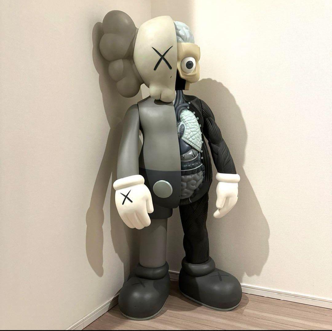 特大サイズ(全高約126cm) オリジナルフェイク KAWS カウズ - メルカリ