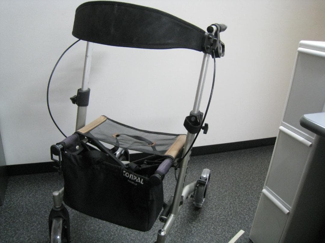 ナブテスコ CONPAL 抑速ブレーキ付き歩行車 歩行器 シルバーカー ①