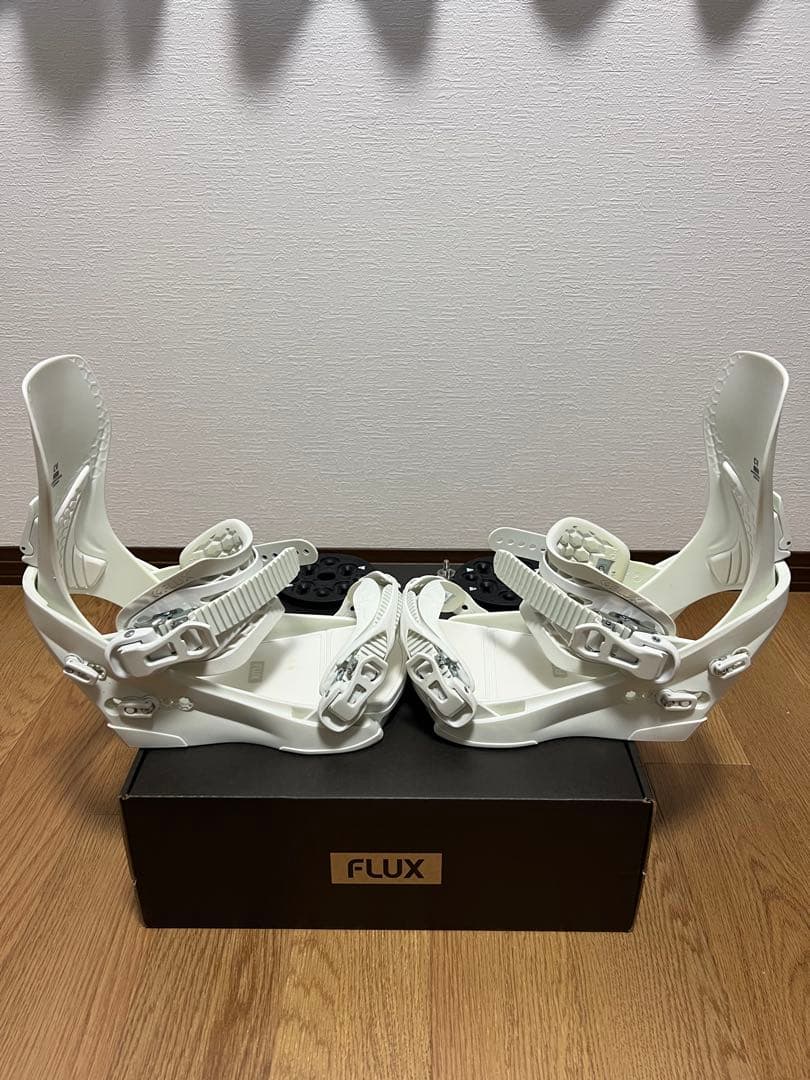FLUX CV ホワイト ビンディング　23-24モデル　Mサイズ
