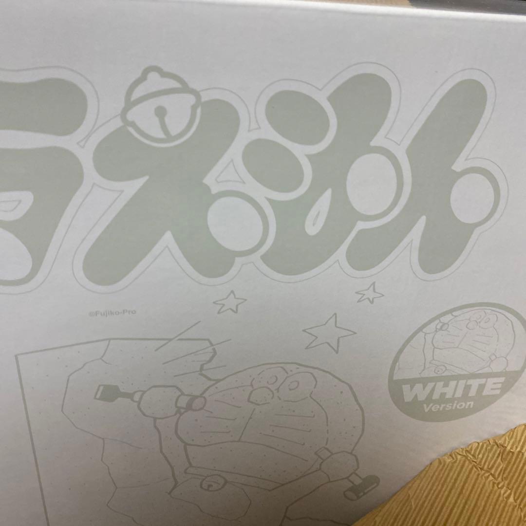 彫刻家ドラえもん White Ver.