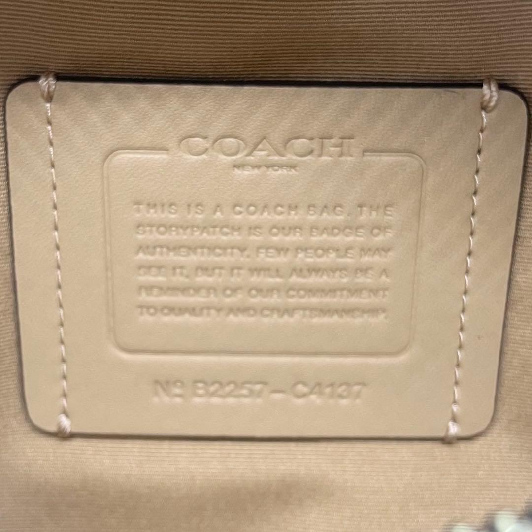【未使用】コーチ　ボディバッグ　馬車ロゴ　ホワイト　希少　ショルダー