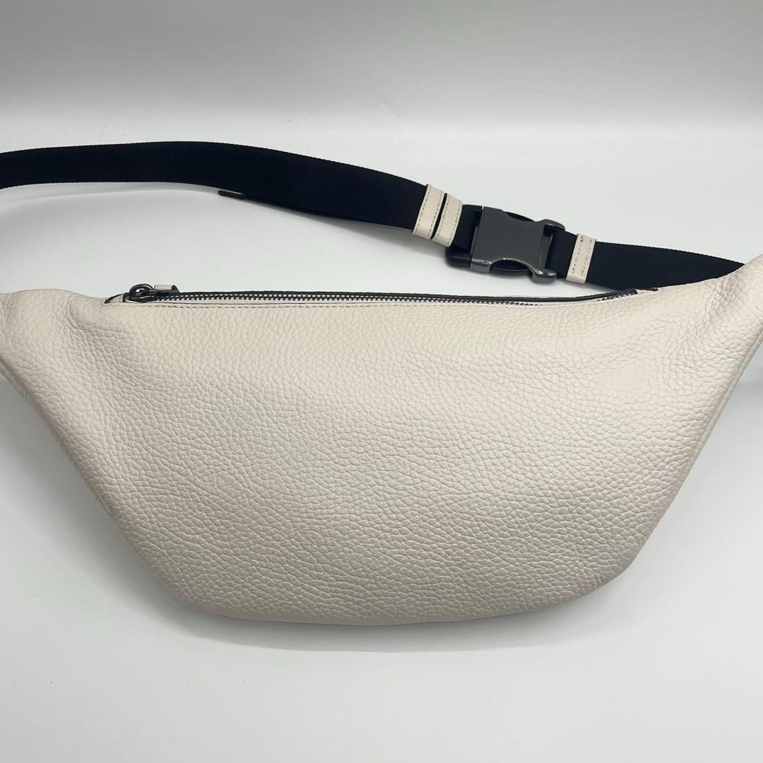 【未使用】コーチ　ボディバッグ　馬車ロゴ　ホワイト　希少　ショルダー