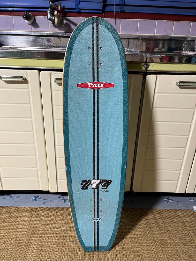 カーバーサーフスケートTYLER 777. 36.5. CX4