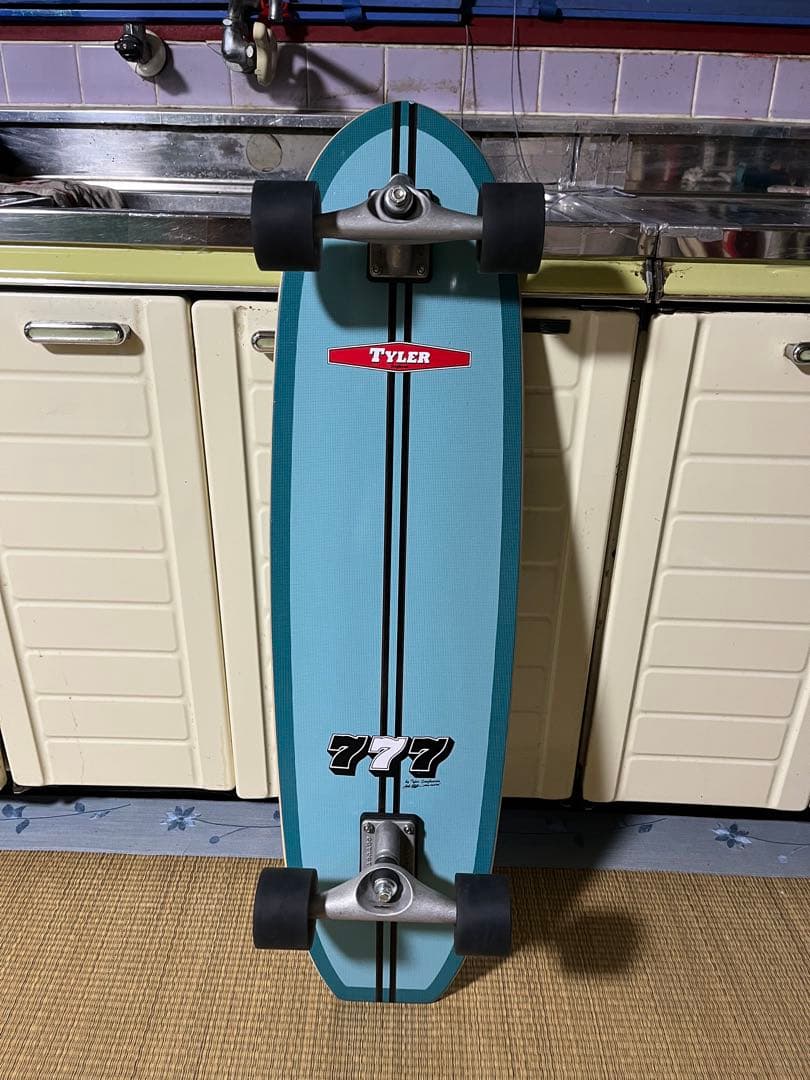 カーバーサーフスケートTYLER 777. 36.5. CX4