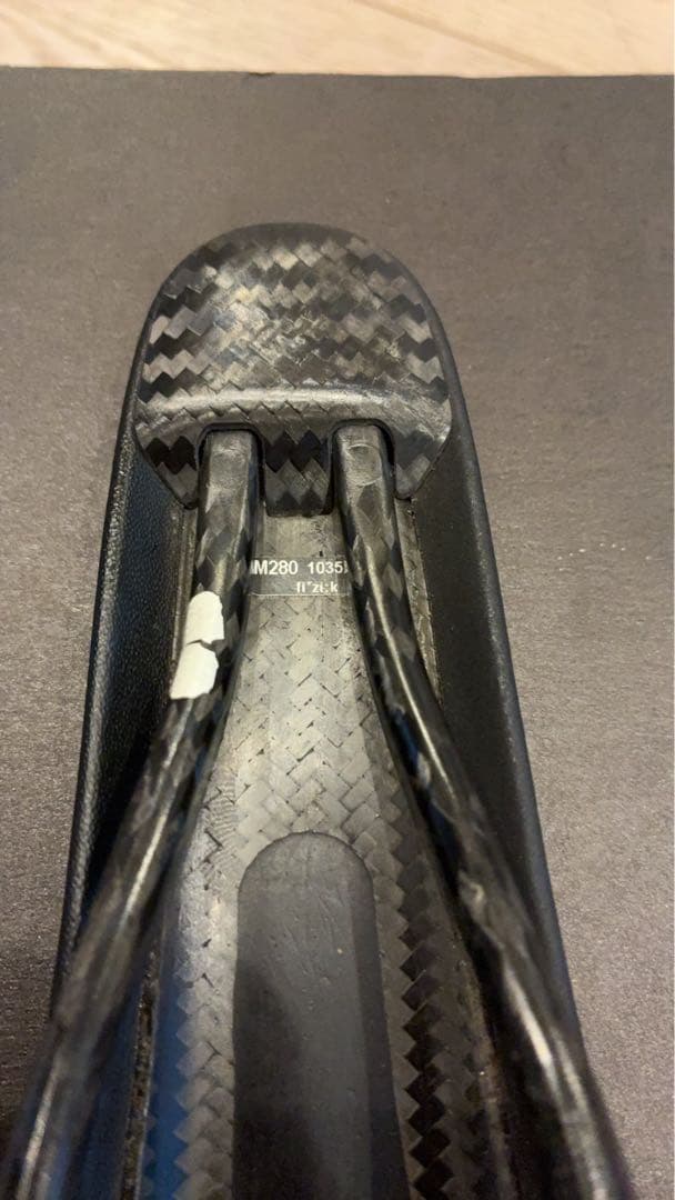 fizik フィジーク ARIONE アリオネ 00 カーボンサドル