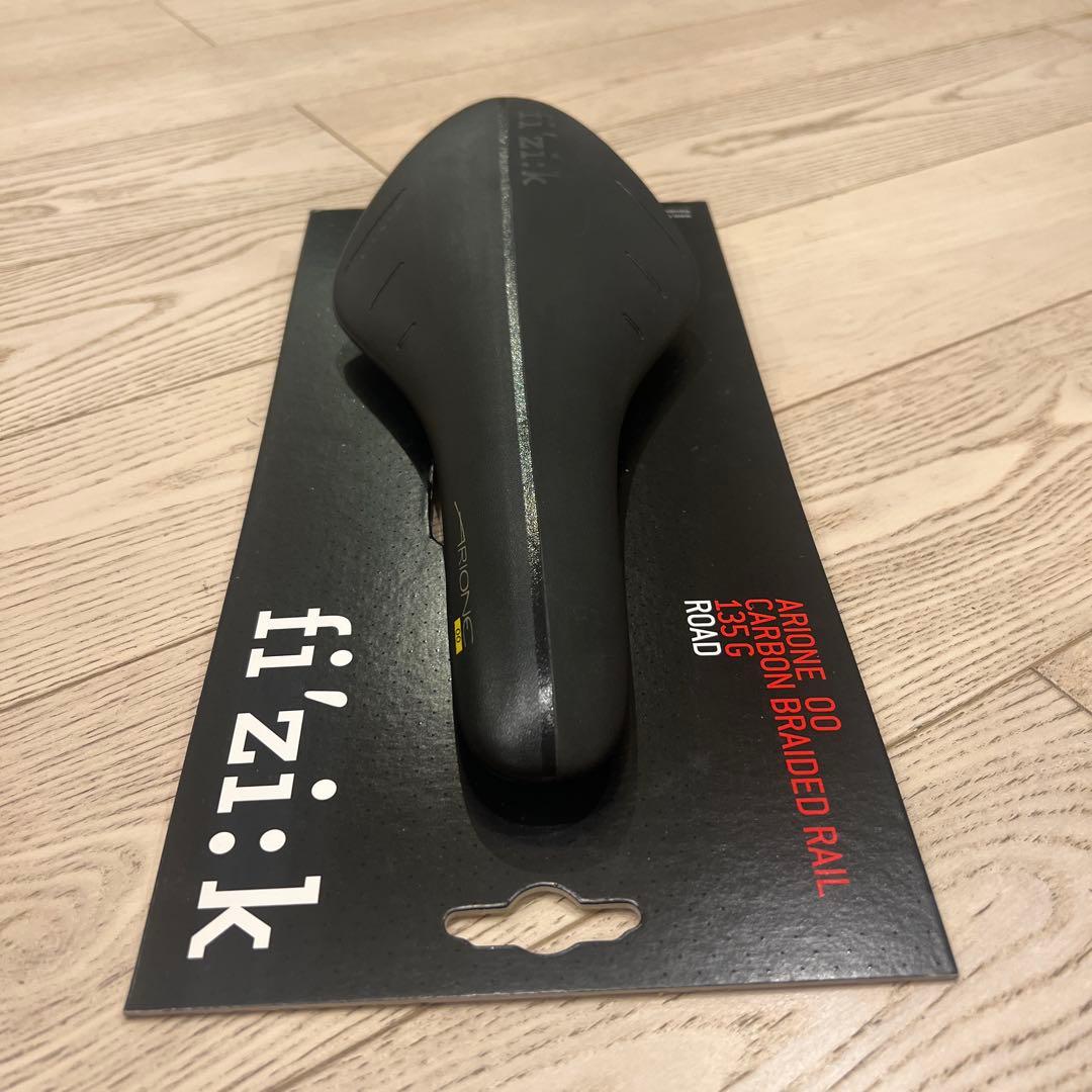fizik フィジーク ARIONE アリオネ 00 カーボンサドル