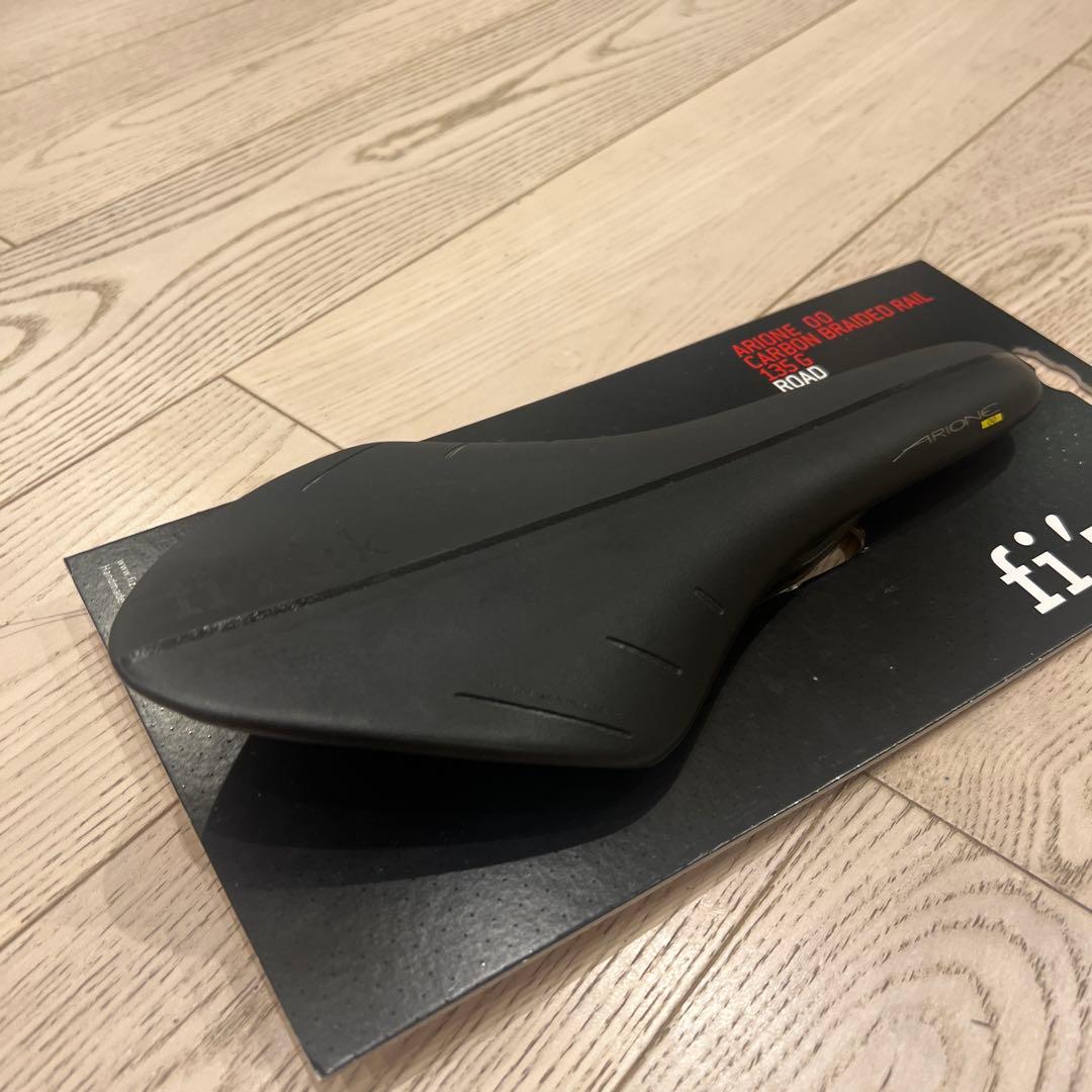 fizik フィジーク ARIONE アリオネ 00 カーボンサドル
