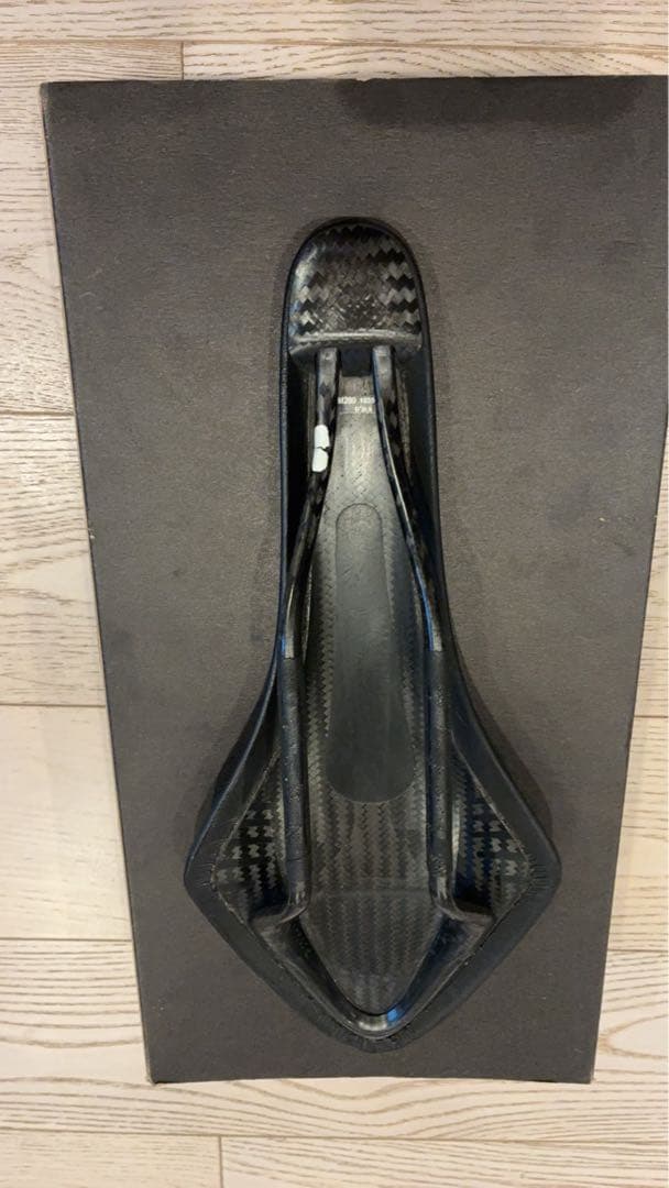 fizik フィジーク ARIONE アリオネ 00 カーボンサドル