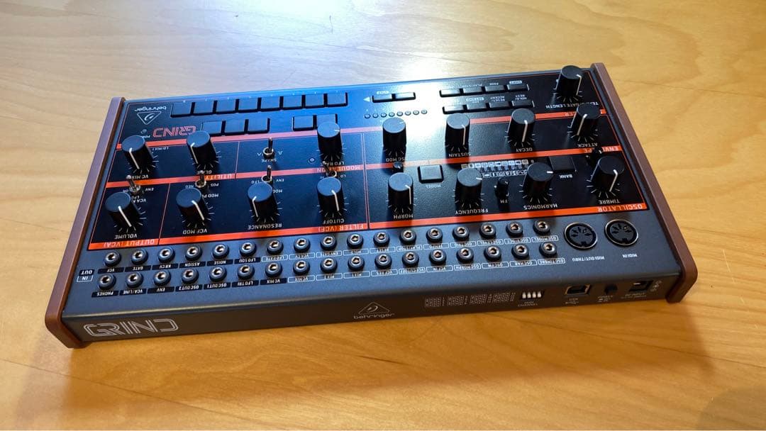 鍵盤楽器 Behringer Grind