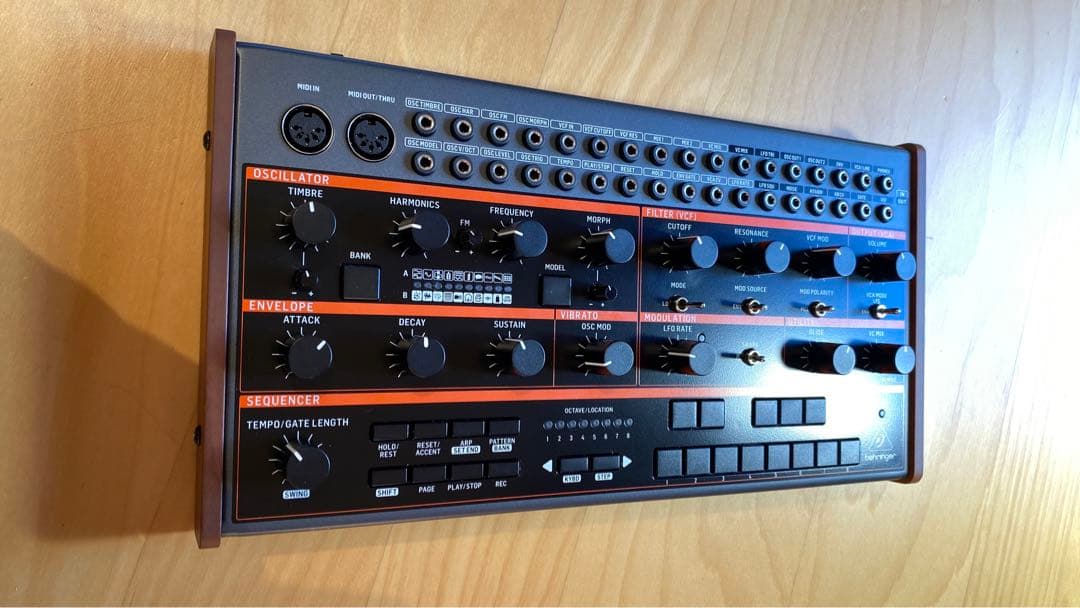 鍵盤楽器 Behringer Grind