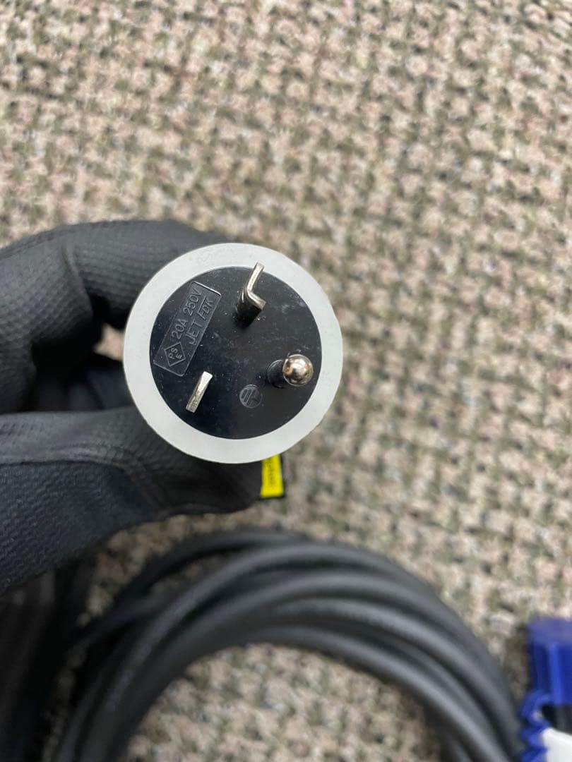 日産　リーフ　充電ケーブル