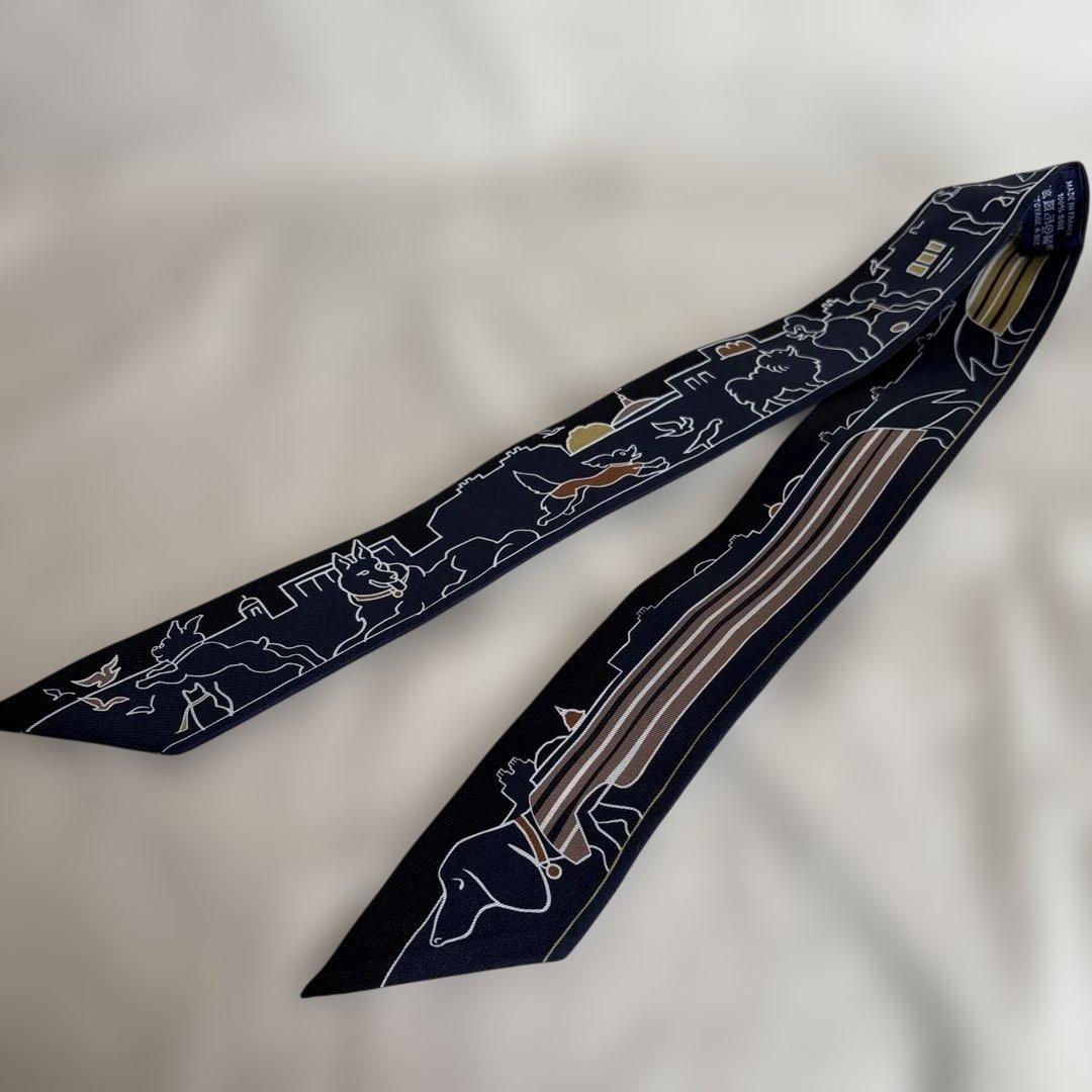 《美品》エルメス　スカーフ　ツイリー　犬　可愛い　ネイビー