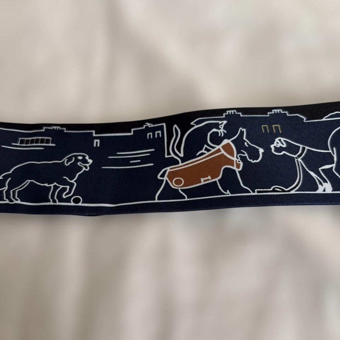 《美品》エルメス　スカーフ　ツイリー　犬　可愛い　ネイビー